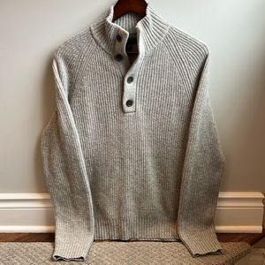banana republic men’s knit merino wool sweater